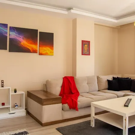 Pleasant Flat With Central Location And Balcony Close To Public Transporation In Karabaglar Izmir Apartment